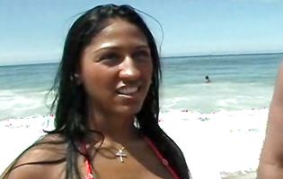 Cheerful beach babe Popira gets pounded hard in the open